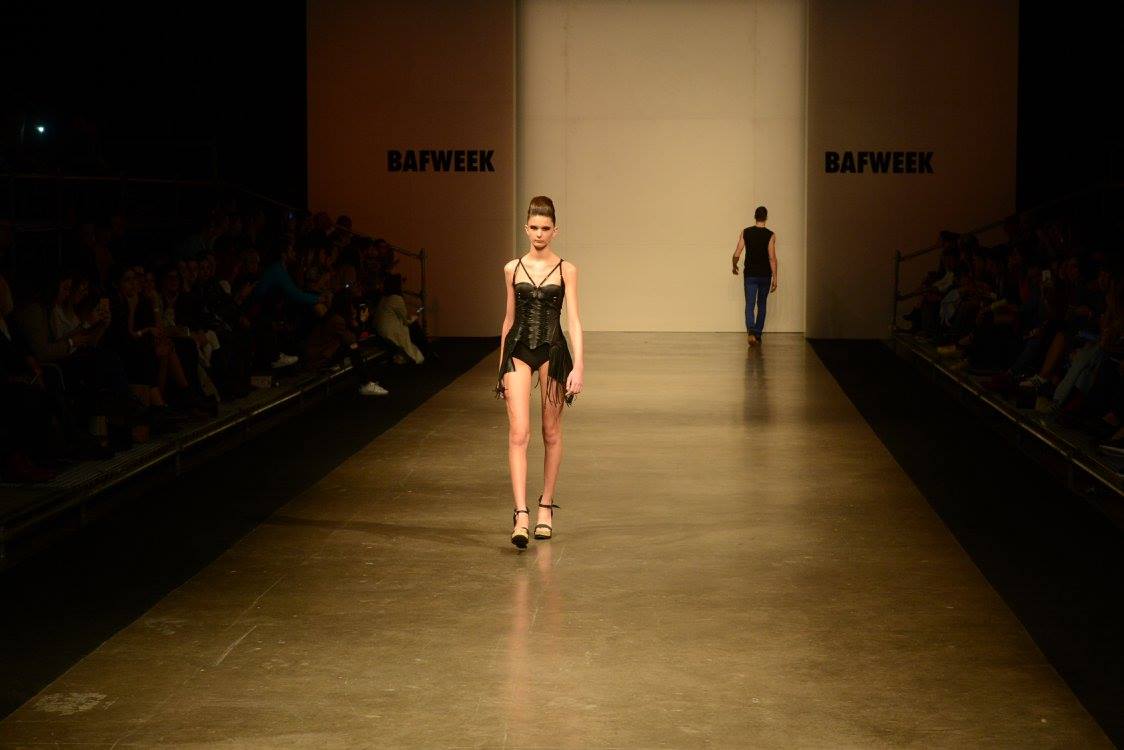 Benitez Emilse x - Heronina - Pasarela - Nicolas Storino - 44