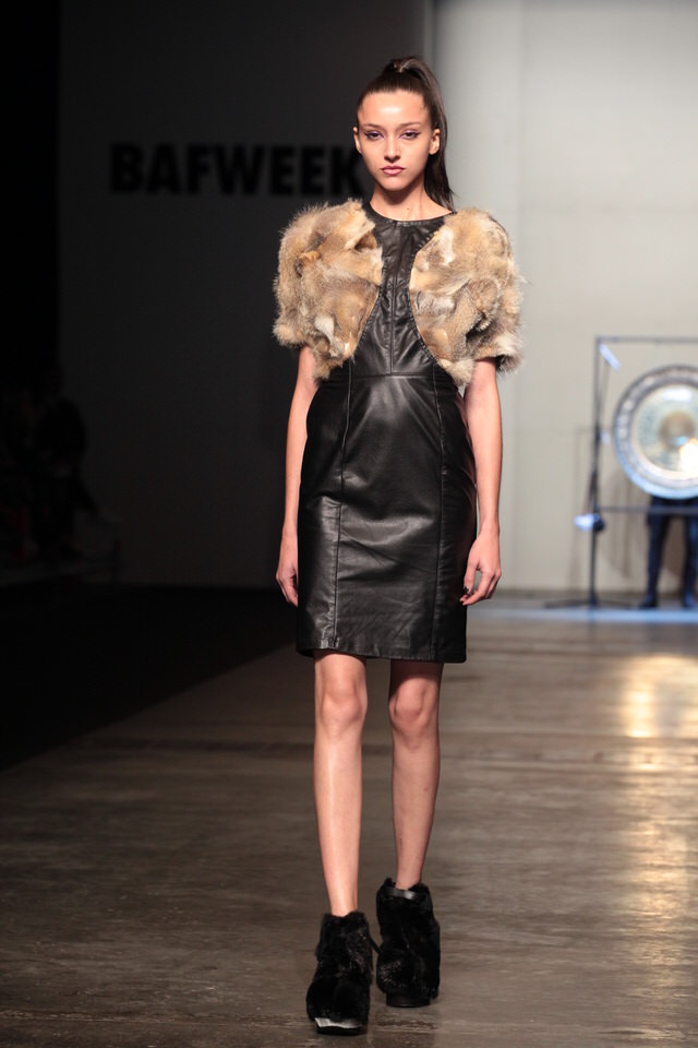 Emilse Benitez x - pasarela - Perdon 39