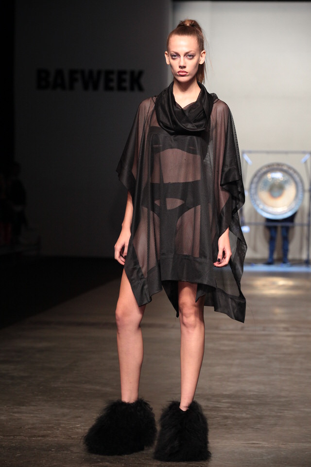 Emilse Benitez x - pasarela - Perdon 99